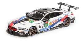 BMW  - M8 2018 white/blue/red - 1:18 - Minichamps - 155182981 - mc155182981 | Toms Modelautos