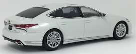 Lexus  - LS500 white - 1:43 - Kyosho - 03685Q - kyo3685Q | Toms Modelautos