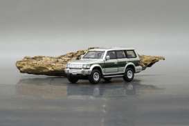 Mitsubishi  - 2nd generation Pajero 1996 silver/green - 1:64 - BM Creations - 64B0019 - BM64B0019 | Toms Modelautos