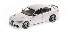 Alfa Romeo  - Giulia Quadriffoglio white - 1:87 - Minichamps - 870120104 - mc870120104 | Toms Modelautos