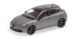 Alfa Romeo  - Giulietta Veloce 2017 grey - 1:87 - Minichamps - 870120004 - mc870120004 | Toms Modelautos