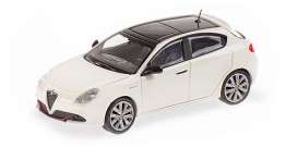 Alfa Romeo  - Giulietta Veloce 2017 white - 1:87 - Minichamps - 870120001 - mc870120001 | Toms Modelautos