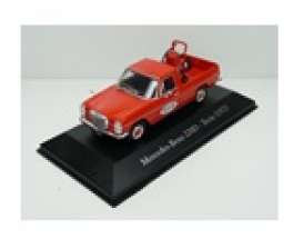 Mercedes Benz - 220D 1972 red - 1:43 - Magazine Models - ARG85 - magARG85 | Toms Modelautos Mercedes Benz - 220D 1972 red - 1:43 - Magazine Models - ARG85 - magARG85 | Toms Modelautos