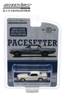 Ford  - Mustang 1967 white - 1:64 - GreenLight - 30161 - gl30161 | Toms Modelautos