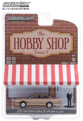 Ford  - Crown Victoria 1992 light brown - 1:64 - GreenLight - 97090E - gl97090E | Toms Modelautos