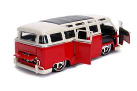 Volkswagen  - bus 1962 red/white - 1:24 - Jada Toys - 99026 - jada99026 | Toms Modelautos