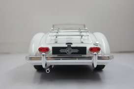 MG  - 1961 white - 1:18 - Triple9 Collection - 1800164 - T9-1800164 | Toms Modelautos