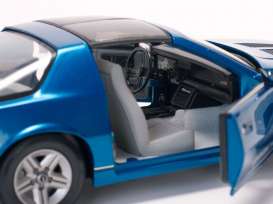 Chevrolet  - 1985 bright blue - 1:18 - SunStar - 1942 - sun1942 | Toms Modelautos