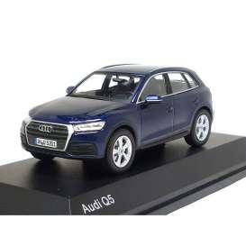 Audi - Q5 2018 blue - 1:43 - Audi - 5011605632 - audi05632Q5b | Toms Modelautos Audi - Q5 2018 blue - 1:43 - Audi - 5011605632 - audi05632Q5b | Toms Modelautos