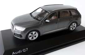 Audi  - Q7 2018 grey - 1:43 - Audi - 5011407633 - audi07633Q7gy | Toms Modelautos