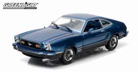 Ford  - 1977 blue/black - 1:18 - GreenLight - 12868 - gl12868 | Toms Modelautos