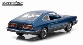 Ford  - 1977 blue/black - 1:18 - GreenLight - 12868 - gl12868 | Toms Modelautos