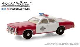 Dodge - Monaco 1977 white/red - 1:64 - GreenLight - 30203 - gl30203 | Toms Modelautos Dodge - Monaco 1977 white/red - 1:64 - GreenLight - 30203 - gl30203 | Toms Modelautos