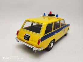 Lada  - 2102 1970 yellow/blue - 1:18 - Triple9 Collection - 1800233 - T9-1800233 | Toms Modelautos