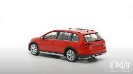 Volkswagen  - Golf 7 Alltrack red - 1:18 - DNA - DNA000035 - DNA000035 | Toms Modelautos