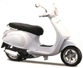 Vespa  - Primavera white - 1:12 - Maisto - 32721W - mai32721w | Toms Modelautos