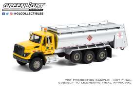 International  - WorkStar Tanker Truck 2018 yellow/blue - 1:64 - GreenLight - 45120A - gl45120A | Toms Modelautos