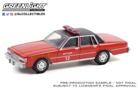 Chevrolet  - Caprice 1990 red - 1:64 - GreenLight - 30243 - gl30243 | Toms Modelautos