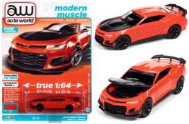 Chevrolet - Camaro 2019 orange - 1:64 - Auto World - SP066A - AWSP066A | Toms Modelautos Chevrolet - Camaro 2019 orange - 1:64 - Auto World - SP066A - AWSP066A | Toms Modelautos