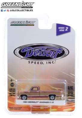 Chevrolet  - Silverado 1983 red/beige - 1:64 - GreenLight - 39070E - gl39070E | Toms Modelautos