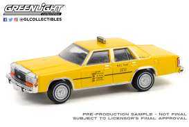 Ford - LTD Crown 1991 yellow - 1:64 - GreenLight - 30290 - gl30290 | Toms Modelautos Ford - LTD Crown 1991 yellow - 1:64 - GreenLight - 30290 - gl30290 | Toms Modelautos