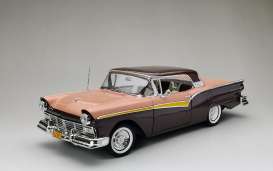 Ford  - Fairlane 500 Skyliner 1957 silver mocha/coral sand - 1:18 - SunStar - 1345 - sun1345 | Toms Modelautos