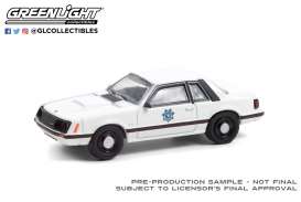 Ford  - Mustang 1982 white - 1:64 - GreenLight - 42970A - gl42970A | Toms Modelautos