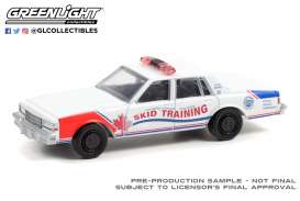 Chevrolet  - Caprice 1987 white/red - 1:64 - GreenLight - 42970B - gl42970B | Toms Modelautos