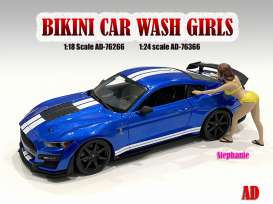 Figures  - Bikini Car Wash Girl, Stephani 2021  - 1:18 - American Diorama - 76266 - AD76266 | Toms Modelautos