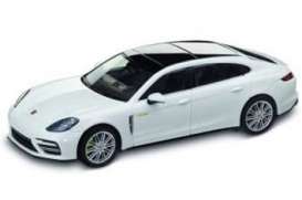 Porsche - Panamera white - 1:43 - Porsche - WAP0207540H - WAP0207540H | Toms Modelautos Porsche - Panamera white - 1:43 - Porsche - WAP0207540H - WAP0207540H | Toms Modelautos