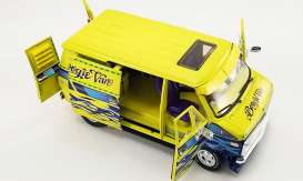 Chevrolet  - G-series Van *Boogie Van* 1976 yellow/graphics - 1:18 - Acme Diecast - 1802101 - acme1802101 | Toms Modelautos