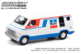 Dodge - B-100 1976 white/blue/red - 1:64 - GreenLight - 35200C - gl35200C | Toms Modelautos Dodge - B-100 1976 white/blue/red - 1:64 - GreenLight - 35200C - gl35200C | Toms Modelautos