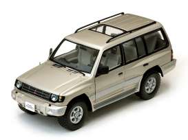 Mitsubishi  - 1998 sudan beige metallic - 1:18 - SunStar - 1227 - sun1227 | Toms Modelautos