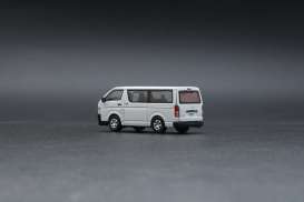 Toyota  - Hiace 2016 white - 1:64 - BM Creations - 64B0142 - BM64B0142rhd | Toms Modelautos