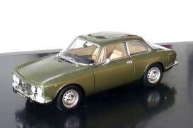 Alfa Romeo  - GTV 1973 green metallic - 1:18 - Norev - 187913 - nor187913 | Toms Modelautos