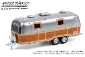 Airstream - Double-Axle 1972 light blue/wood - 1:64 - GreenLight - 34110C - gl34110C | Toms Modelautos Airstream - Double-Axle 1972 light blue/wood - 1:64 - GreenLight - 34110C - gl34110C | Toms Modelautos