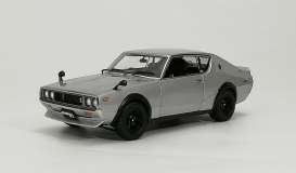 Nissan  - 1972 silver - 1:18 - Kyosho - 8255s - kyo8255s | Toms Modelautos