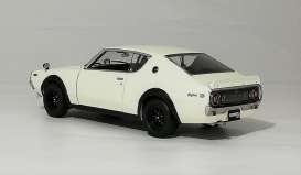 Nissan  - Skyline 2000 1972 white - 1:18 - Kyosho - 8255w - kyo8255w | Toms Modelautos
