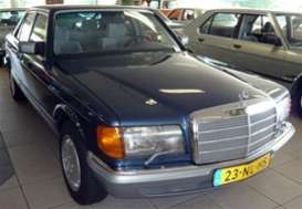 Mercedes Benz  - 1980 burgundy/grey - 1:43 - IXO Models - clc201 - ixclc201 | Toms Modelautos