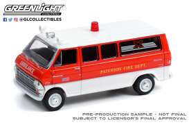 Ford  - Econoline 1970 red - 1:64 - GreenLight - 67020A - gl67020A | Toms Modelautos