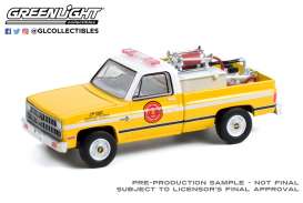 Chevrolet  - K20 1981 yellow/white - 1:64 - GreenLight - 67020B - gl67020B | Toms Modelautos
