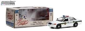 Ford  - Crown Victoria 2006 white/green - 1:24 - GreenLight - 84153 - gl84153 | Toms Modelautos