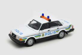 Volvo - 240 GL *Swedish Police* 1986 - 1:24 - Welly - 24102SP-W - welly24102SP-W | Toms Modelautos Volvo - 240 GL *Swedish Police* 1986 - 1:24 - Welly - 24102SP-W - welly24102SP-W | Toms Modelautos