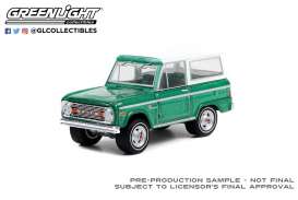 Ford  - Bronco 1977 green/white - 1:64 - GreenLight - 37250F - gl37250F | Toms Modelautos