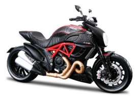 Ducati  - Diavel black/red - 1:12 - Maisto - 39196 - mai39196 | Toms Modelautos