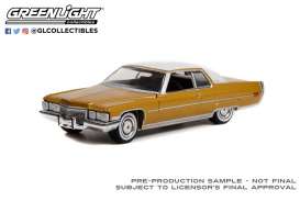 Cadillac  - Coupe 1972 gold - 1:64 - GreenLight - 28100A - gl28100A | Toms Modelautos