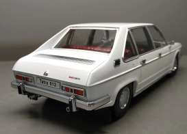 Tatra  - 613 1979 white - 1:18 - Triple9 Collection - 1800292 - T9-1800292 | Toms Modelautos