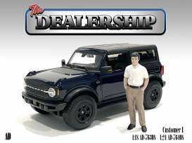 Figures  - The Dealership 2022  - 1:18 - American Diorama - 76308 - AD76308 | Toms Modelautos