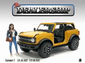 Figures  - The Dealership 2022  - 1:18 - American Diorama - 76312 - AD76312 | Toms Modelautos