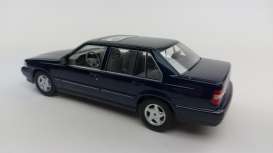 Volvo  - 960 1996 dark blue metallic - 1:18 - Triple9 Collection - 1800302 - T9-1800302 | Toms Modelautos
